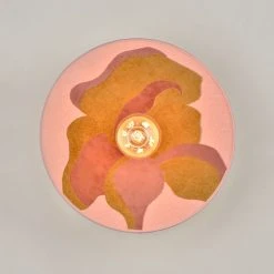 Market Set Applique En Métal, Velours Et Lin H40cm Pivoine - Sonia Laudet Nostalgia 11 Market Set Applique En Métal, Velours Et Lin H40cm Pivoine - Sonia Laudet Nostalgia -Sema Design Boutique 623149 FRN02 WEB