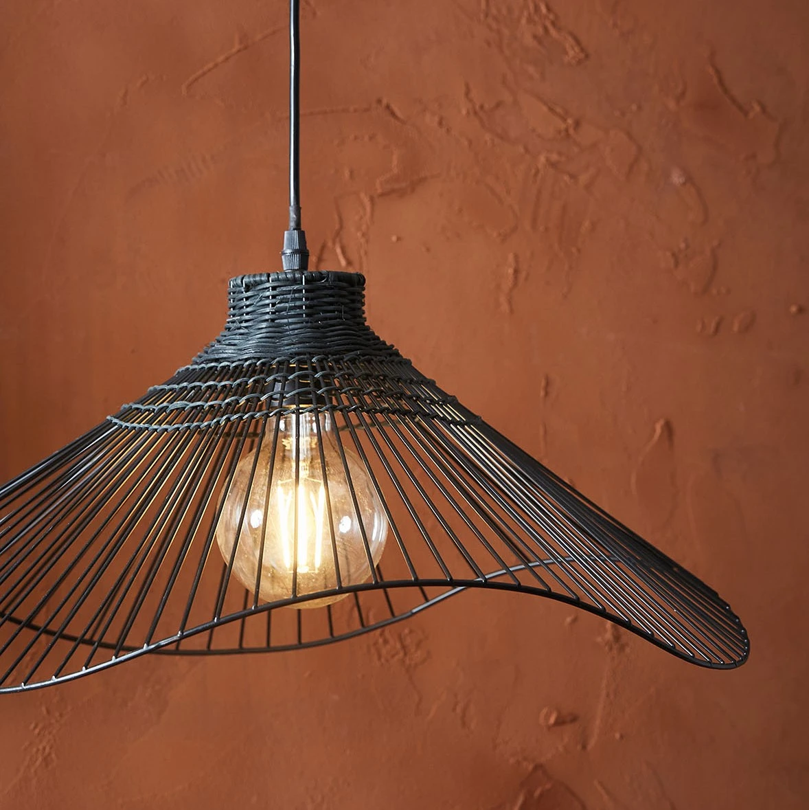 SEMA DESIGN Suspension En Rotin Et Fer D50cm Noir - Ferline 7 SEMA DESIGN Suspension En Rotin Et Fer D50cm Noir - Ferline – Image 5